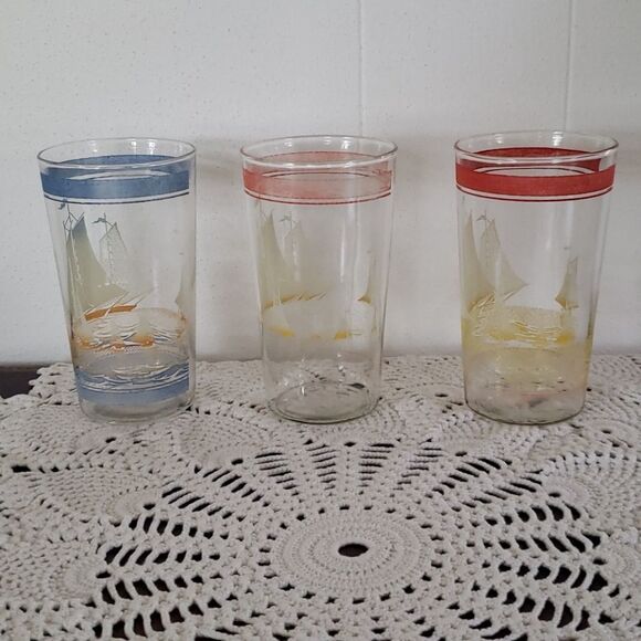 Set of 3 Vintage Sailboat Glasses - Picture 3 of 10